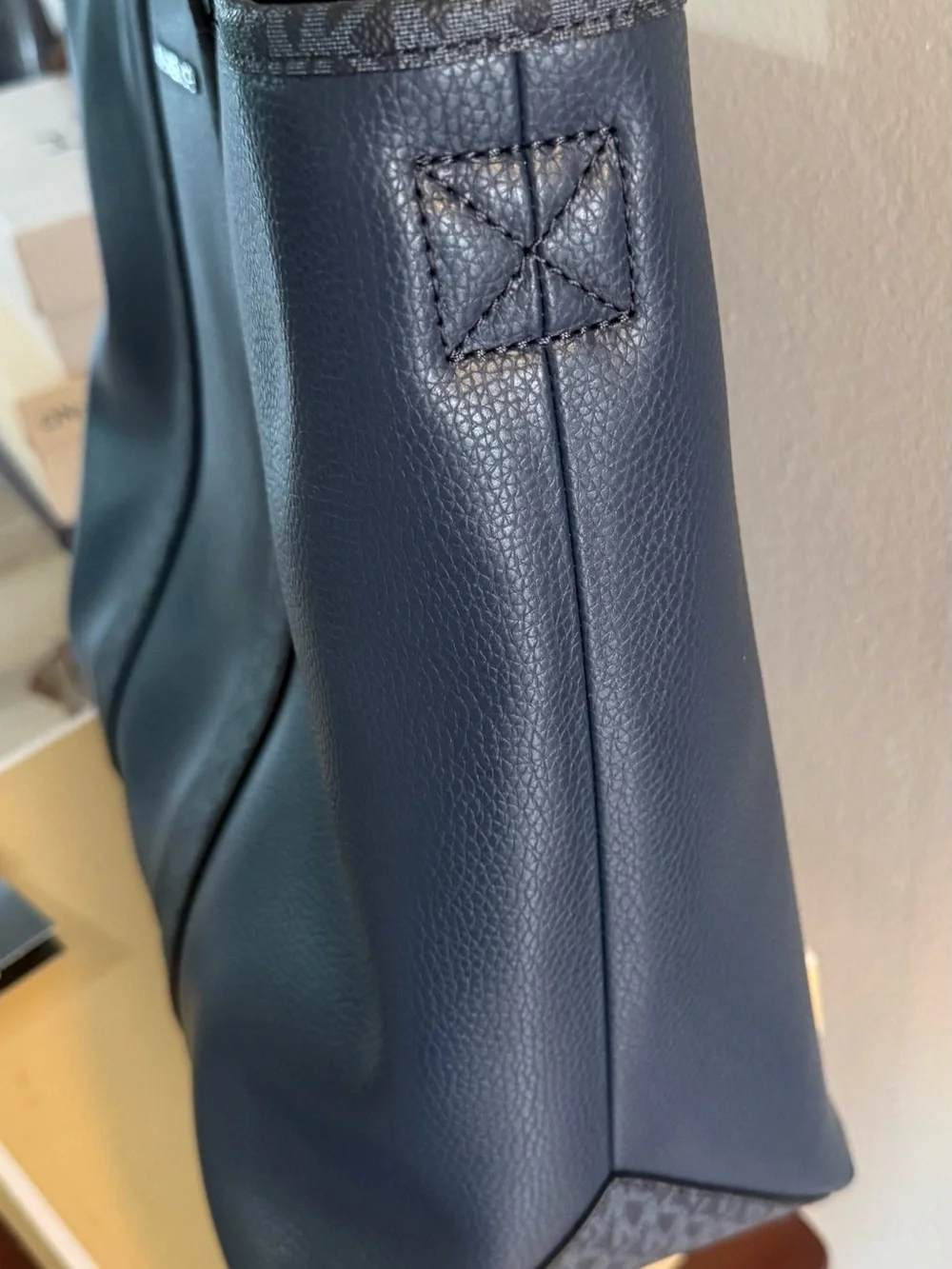 Michael Kors COOPER Wide Day Tote – Navy Leather – NWT – Unisex